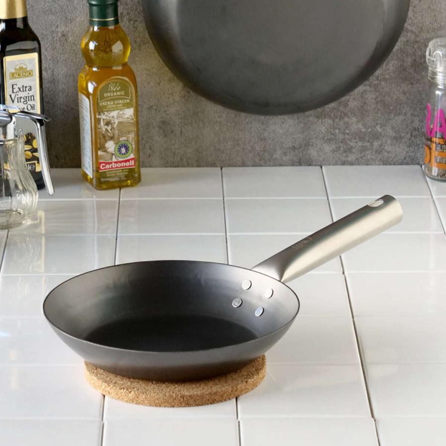 鉄フライパン 20cm チタン柄 HANAKO 打出し 2.3mm 日本製 （ IH対応