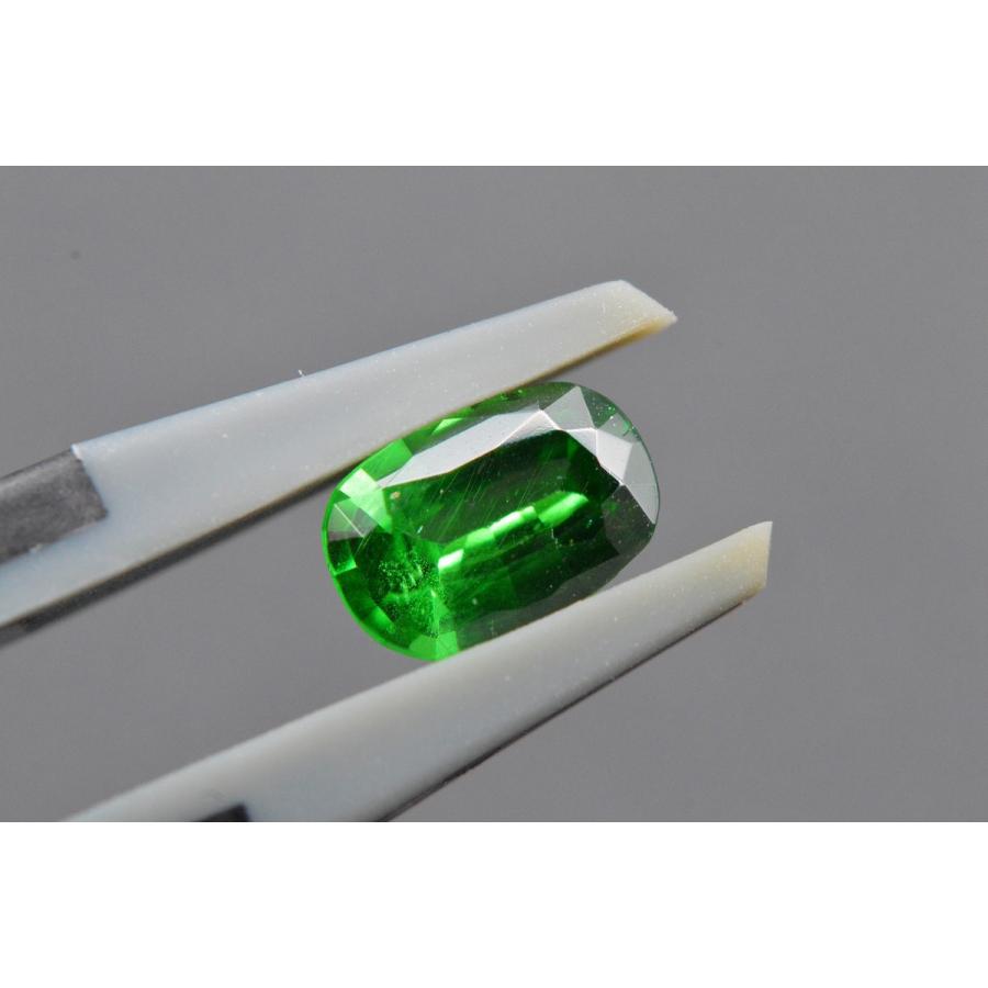 天然グリーングロッシュラーガーネット【ツァボライト】ルース 0.529ct 