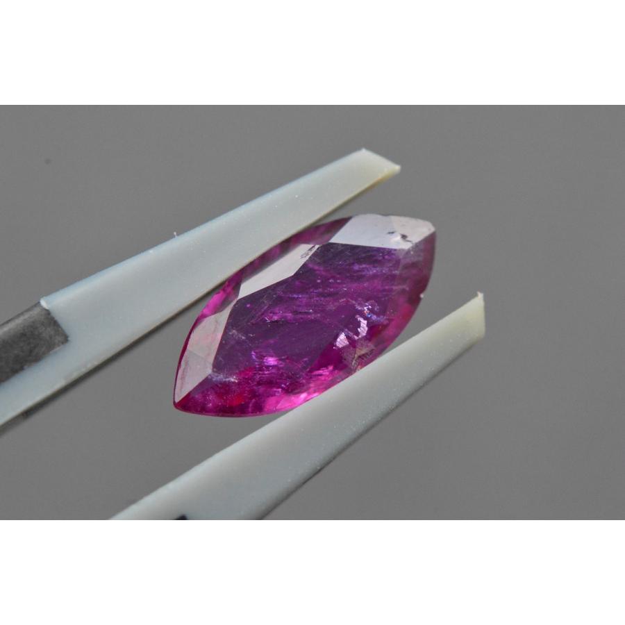 天然ルビー【コランダム】ルース 0.834ct マーキス CGLソーティング 