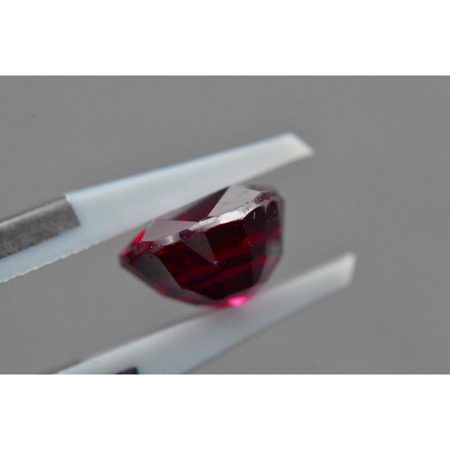 天然ロードライトガーネット ルース 約2.773ct GRJソーティング付き 