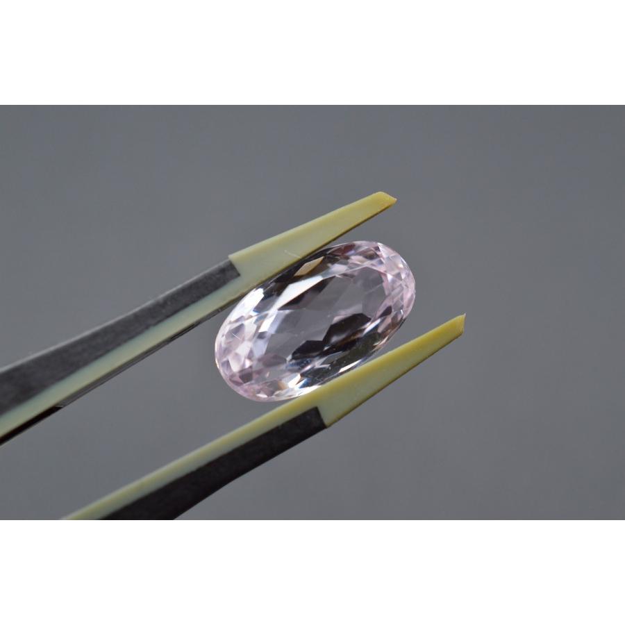 天然クンツァイト【スポデューメン】ルース 約5.475ct オーバル