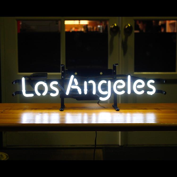 アメリカンネオンサイン Los Angels ロサンゼルス 文字デザイン 縦17×横56cm バー ガレージ 西海岸 インテリア | ブランド登録なし | 01