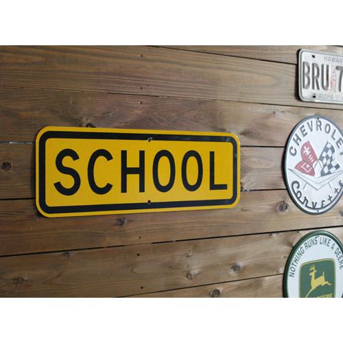 アメリカの道路標識 「SCHOOL」（スクール 通学路 ）高さ20.5×幅61cm アメリカ製 看板 トラフィックサイン インテリ | ブランド登録なし | 01