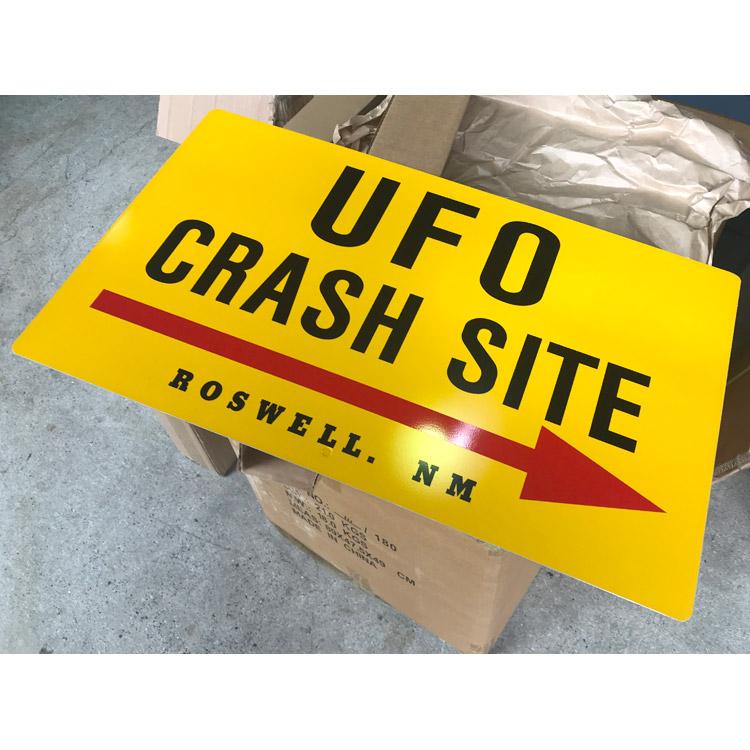 トラフィックサイン　UFO CRASH SITE （UFO事故現場?）　アメリカの道路標識｜colour｜03