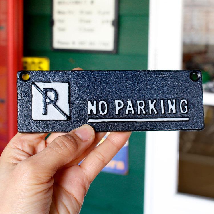 看板 アイアンプレート NO PARKING SLW094 高さ5×幅15×奥行0.5cm 200g