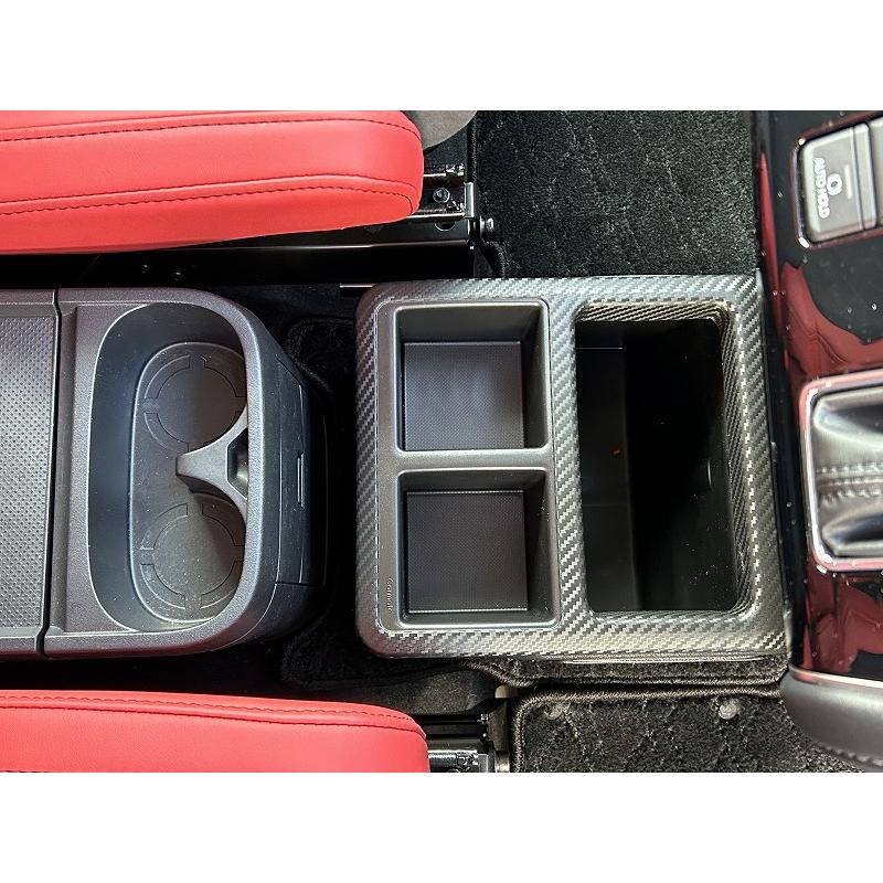 デリカD:5（2019.02~)の運転席足元にドリンクホルダーとゴミ箱を追加