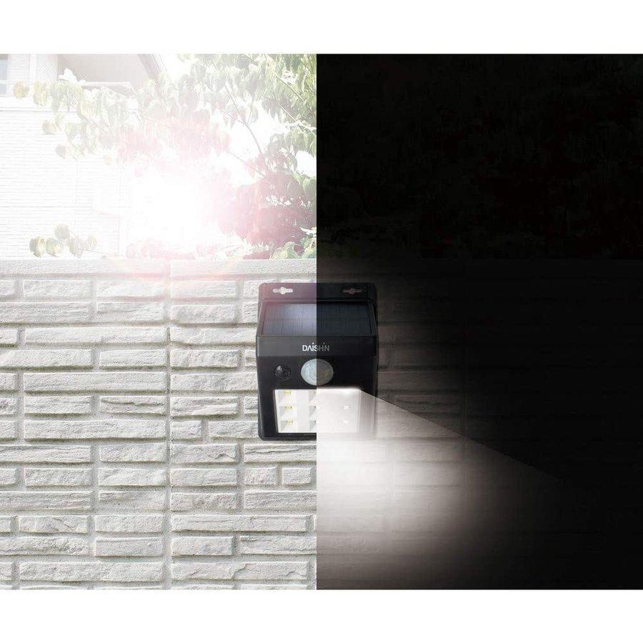 2個 センサーライト 人感 屋外 ソーラーライト マグネット 磁石 LED 明暗センサー 玄関灯 照明 明るい 駐車場 工事不要 フック 防犯 防水規格 防雨型 | DAISHIN | 18