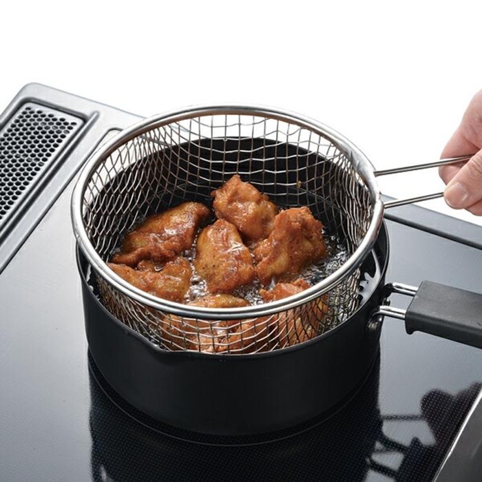 フライドポテトが揚げやすいフライヤー付天ぷら鍋18cm 揚げ鍋 揚げ物鍋 揚鍋 天婦羅鍋 両手フライ鍋 鍋 なべ 調理器具 料理道具 キッチン用品 台所用品 |  | 03
