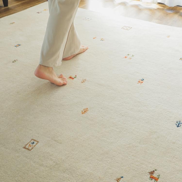 ソヨカ ラグ 190x240cm アイボリー ラグ マット リビングラグ 天然羊毛インド製手織りギャッベ オールシーズン おしゃれ ホットカーペット 床暖房 高級感 |  | 01