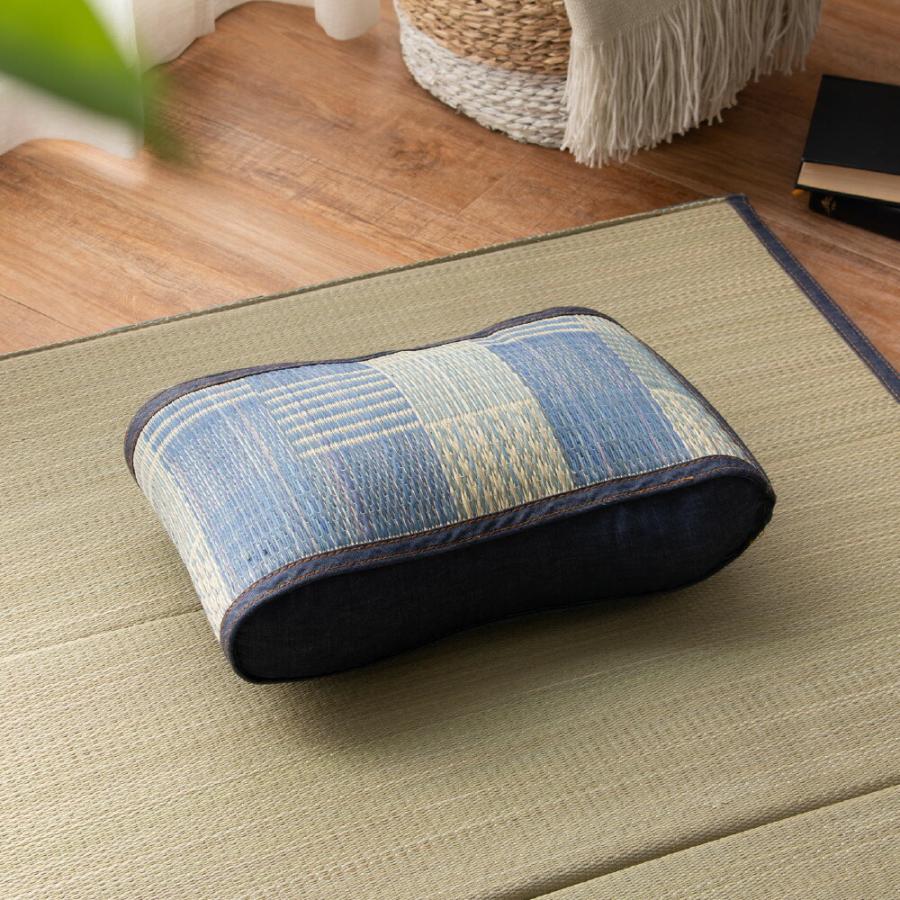 い草ウェーブ枕 デニムパッチ 約35×20×10cm 足枕 マクラ 抗カビ い草枕 お昼寝 まくら おしゃれ 和風 ギフト 父の日 | 