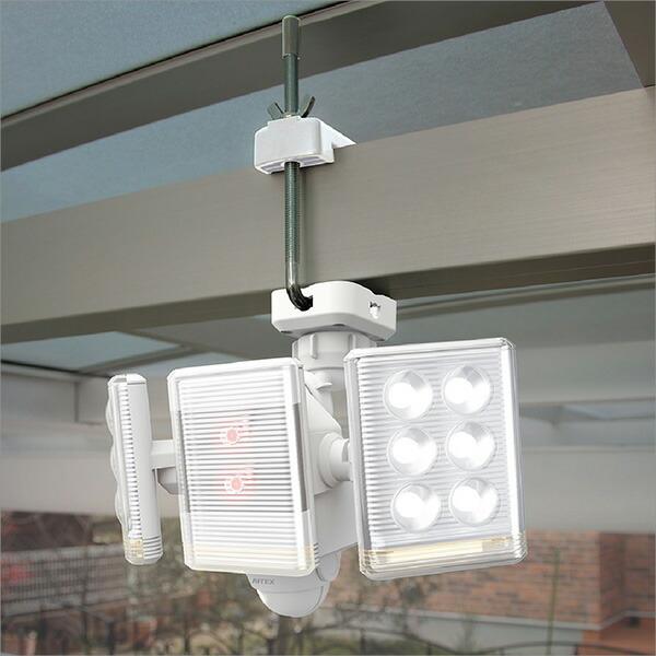 9W×2灯フリーアーム式LEDセンサーライト コンセント式 人感センサー リモコン 防犯グッズ 防犯用フラッシュ 屋内 野外 屋外 防雨 防犯ライト 玄関 |  | 05