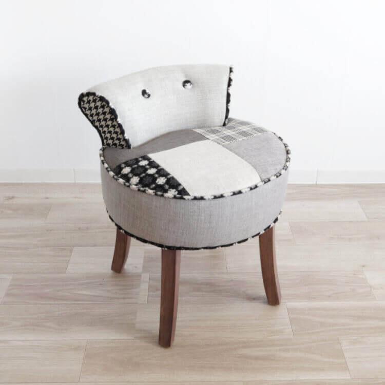 パッチワークデザインチェアー ライトグレー コンパクト パッチワーク カフェチェア 椅子 イス チェアー 書斎 ダイニングチェアー シンプル 北欧 高級感 | 