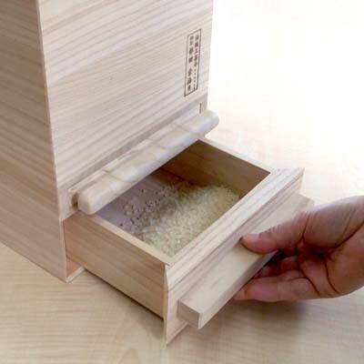 桐製米びつ 一合計量 5kgサイズ 無地 米櫃 留河 泉州留河 米櫃 スリム おしゃれ こめびつ 保存容器 ボックス キッチン 新築祝い 高級感 |  | 08