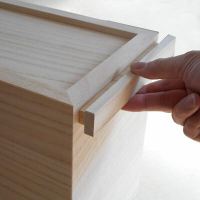 桐製米びつ 10kgサイズ スライド式 無地 米櫃 留河 泉州留河 米櫃 スリム おしゃれ こめびつ 保存容器 ボックス キッチン 新築祝い 高級感 |  | 06