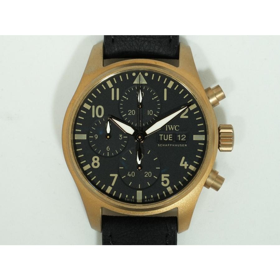 IWC パイロット・ウォッチ・クロノグラフ “10イヤーズ・オブ MR PORTER” Ref.IW387907 Bronze ブラック文字盤 | IWC SCHAFFHAUSEN | 01