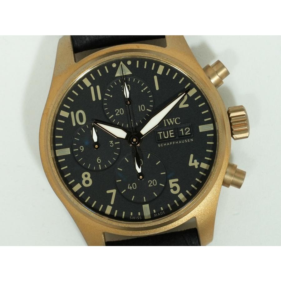 IWC パイロット・ウォッチ・クロノグラフ “10イヤーズ・オブ MR PORTER” Ref.IW387907 Bronze ブラック文字盤 | IWC SCHAFFHAUSEN | 02