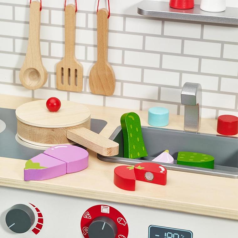 【数量限定｜食材おまけ入り】木のおもちゃ ままごと ClassicWORLD クラシックワールド シェフズ キッチンセット 3歳 ごっこ遊び 木製玩具 知育玩具 おうち時間の画像