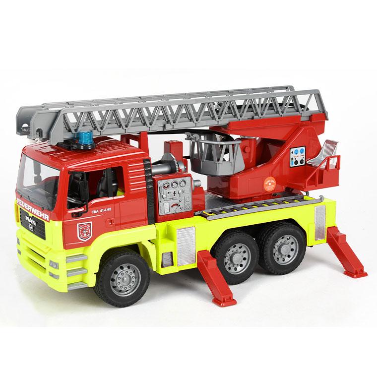 Bruder ブルーダー 正規輸入品 ドイツ MAN 消防車 ヘルメット付き 01760 1/16 エムアーエヌ ミニカー ごっこ遊び 子供 クリスマスプレゼントの画像