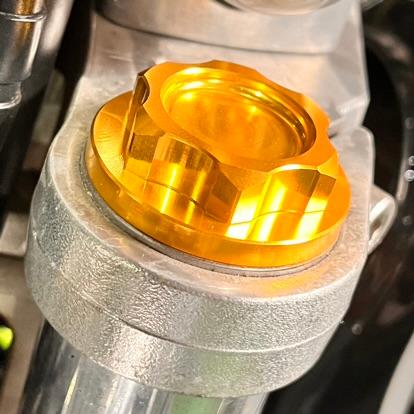 ゼファー750 フロントフォーク ビレットトップキャップ : Complsah
