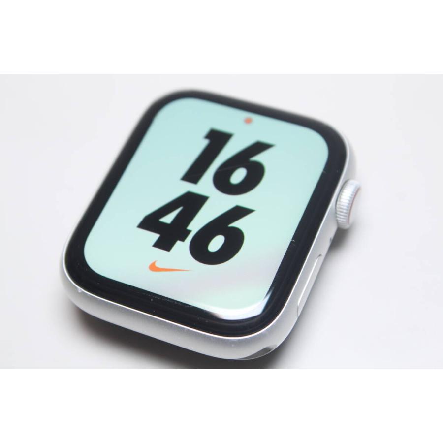 Apple Watch Nike SE（第1世代）GPS/40mm/A2351〈MKQ33J/A〉(6 