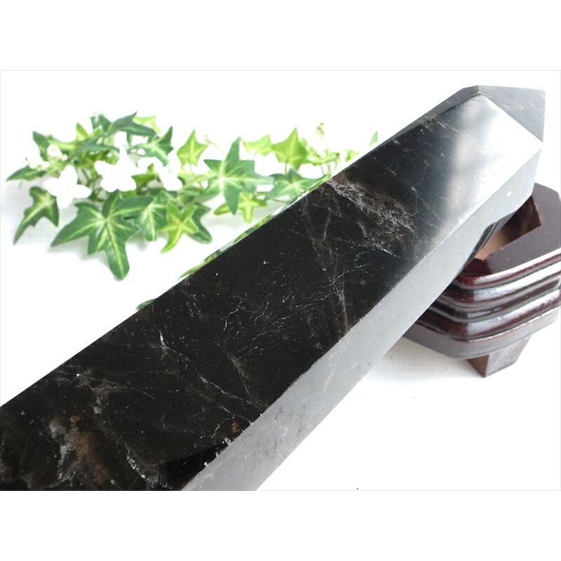黒水晶 モリオン ポイント 木製専用台座付 高さ30cm 重さ1734g 強力な邪気払い 浄化の黒い水晶 モリオン ポイント チベット産 パワーストーン 天然石の画像