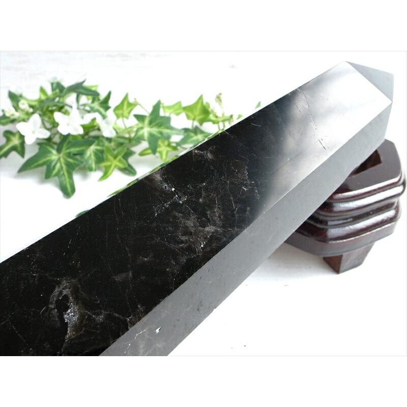 黒水晶 モリオン ポイント 木製専用台座付 高さ30cm 重さ1734g 強力な邪気払い 浄化の黒い水晶 モリオン ポイント チベット産 パワーストーン 天然石の画像