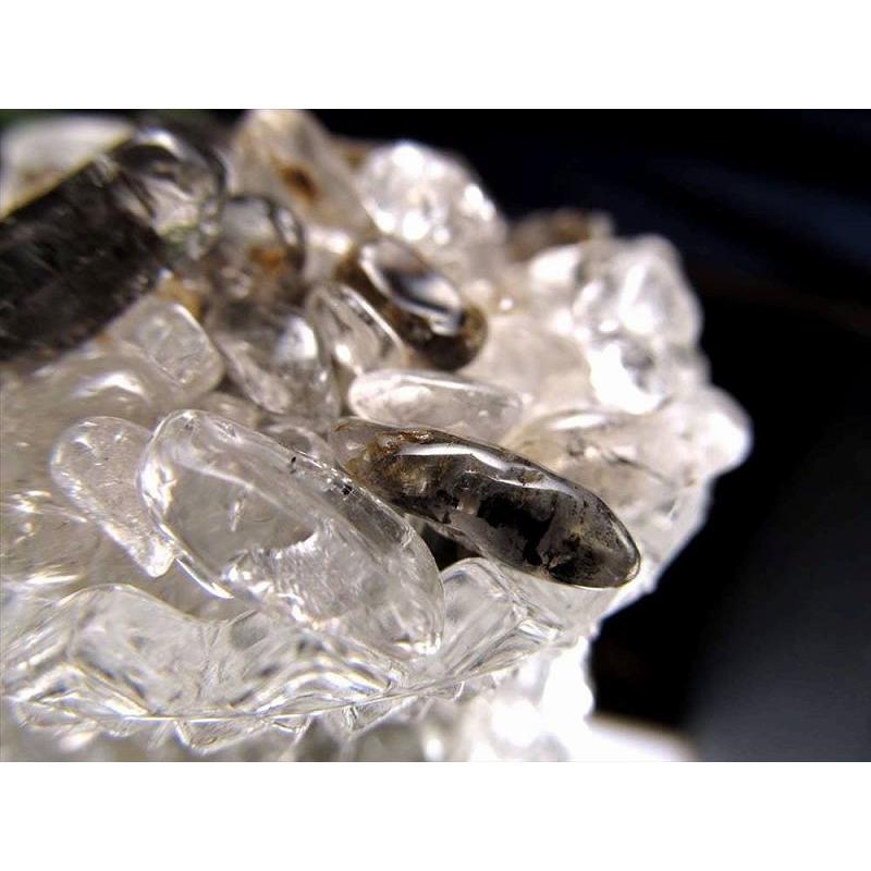 小粒タイプ エレスチャルクォーツ 骸骨水晶 さざれ 約100g入り 粒の大きさ約4mm-10mm エレスチャル 最強パワー 漆黒グラファイト サザレ石 ヒマラヤ産 sa-p | ブランド登録なし | 04