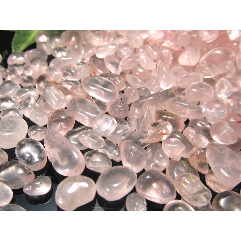 3A ローズクォーツ さざれ 約100g 粒の大きさの平均 約5ミリ-16ミリ 愛
