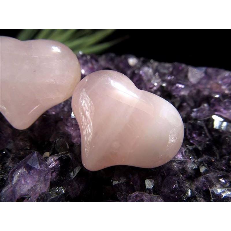 ローズクォーツ ハート彫り タンブル 横25mm×縦21mm ぷっくり