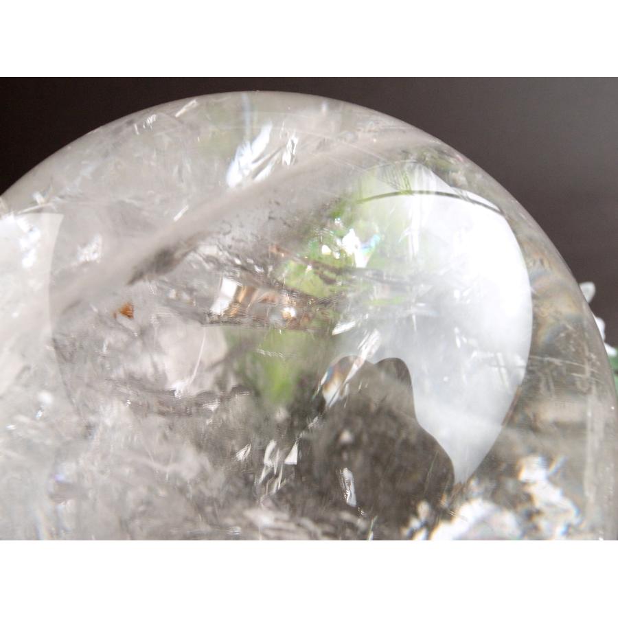 店頭展示中 全てを超える特大レインボー 巨大水晶丸玉 天然虹入り水晶 クリスタルスフィア 回転台座付き 重さ 3274g φ113mm すべての浄化と純粋さの象徴の画像