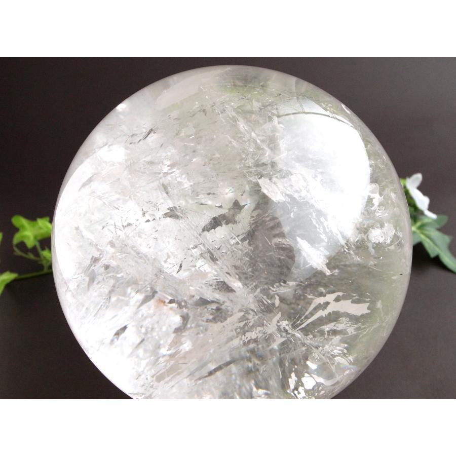店頭展示中 全てを超える特大レインボー 巨大水晶丸玉 天然虹入り水晶 クリスタルスフィア 回転台座付き 重さ 3274g φ113mm すべての浄化と純粋さの象徴の画像