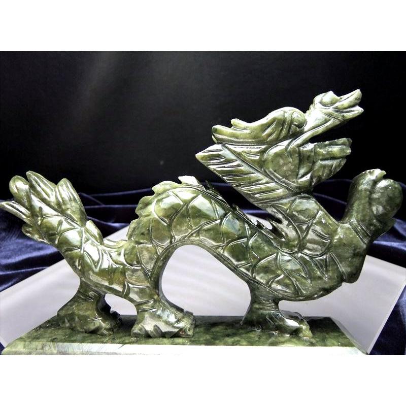 濃いグリーン 玉持ち龍神 サーペンティン 蛇紋石 龍彫刻置物 500-650g
