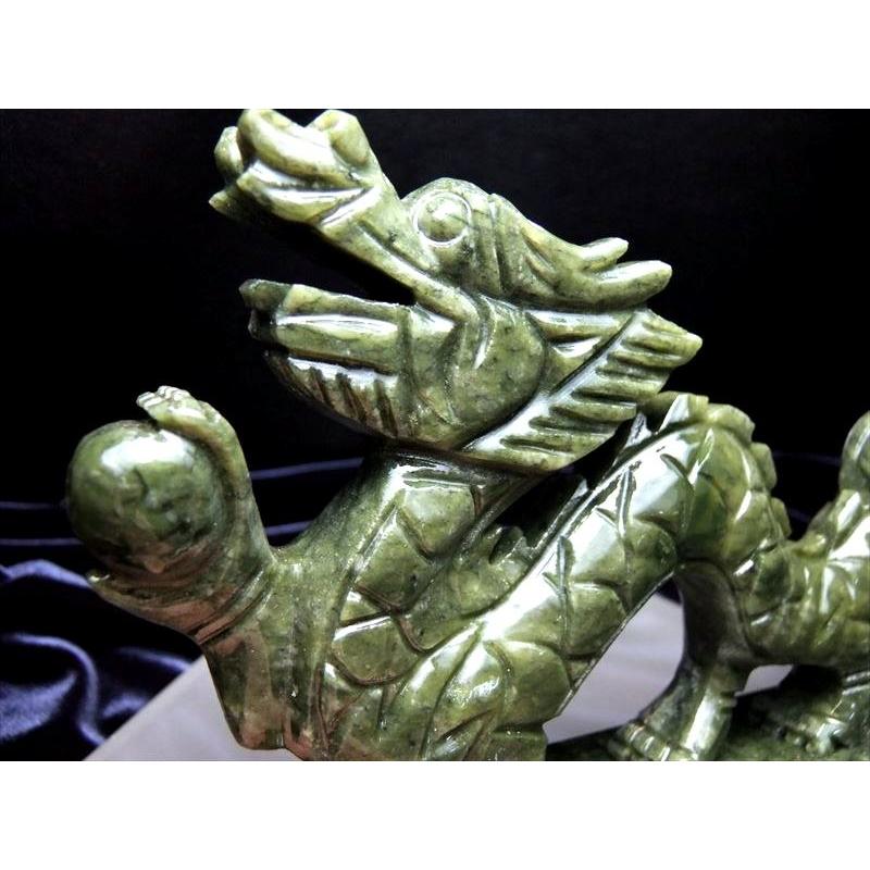 濃いグリーン 玉持ち龍神 サーペンティン(蛇紋石)龍彫刻置物 500-650g