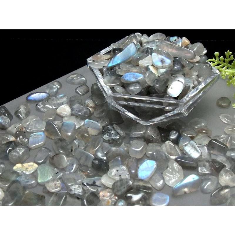 透明美麗シラー ラブラドライトさざれ 100グラム 困難を打開する石 浄化用 インテリアに 粒の大きさ 約4ミリ-22ミリ サザレ パワーストーン マダガスカル産 | ブランド登録なし | 01