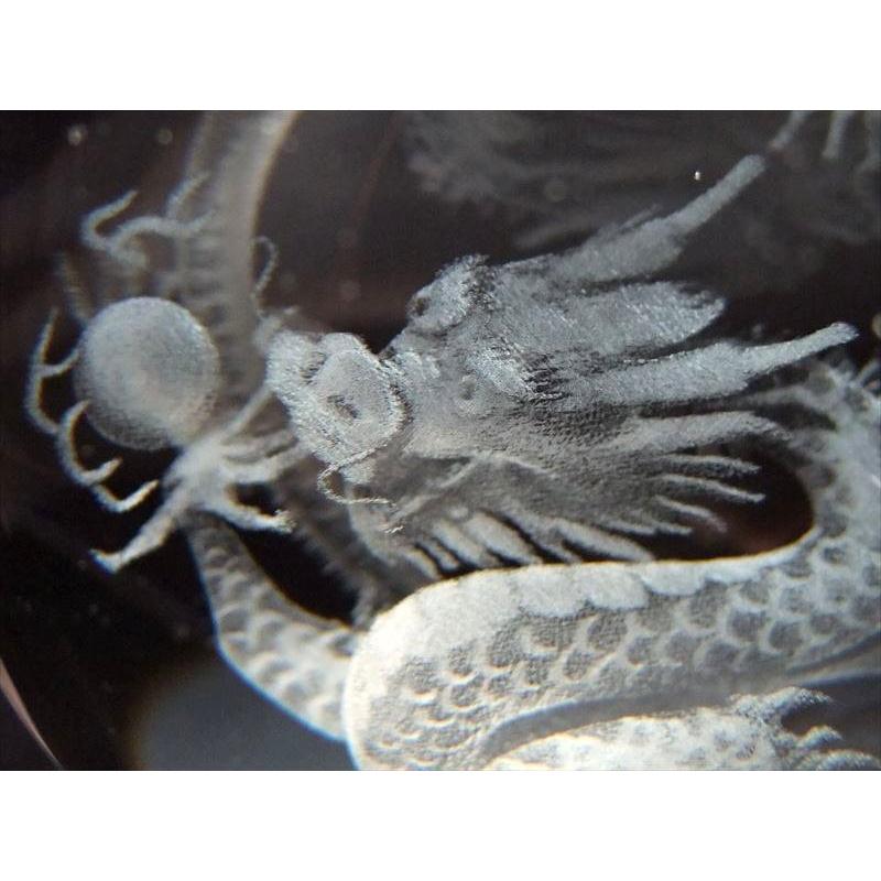 水晶 彫刻 龍　5本爪 Amazon.co.jp: 龍 水晶玉 置物 五本爪 台座付き 昇龍レーザー彫り60mm