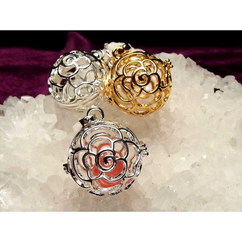 素晴らしい薔薇のペンダント、置物です。手彫りです 大きなもので45g