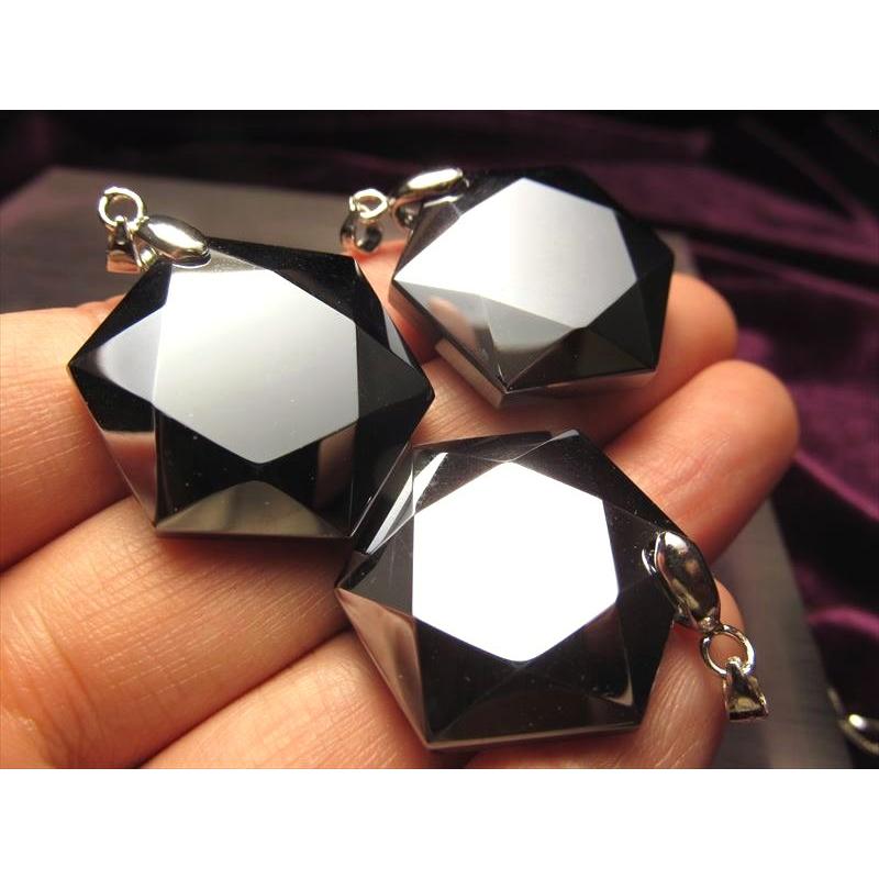 テラヘルツ鉱石 六芒星 ペンダントトップ 中サイズ 縦約25mm-30mm 1個売り カットの美しい六芒星 つやつや光沢 話題の 高純度 テラヘルツ 鉱石 2026年 | ブランド登録なし | 01