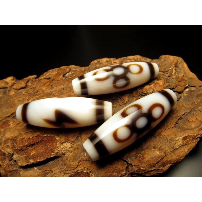 現品撮影の14個 A至純天珠 閃電五眼白天珠 せんでんごがんしろてんじゅ サイズ 約37mm 極上 天然石 パワーストーン 天然石のcomrose 通販 Yahoo ショッピング