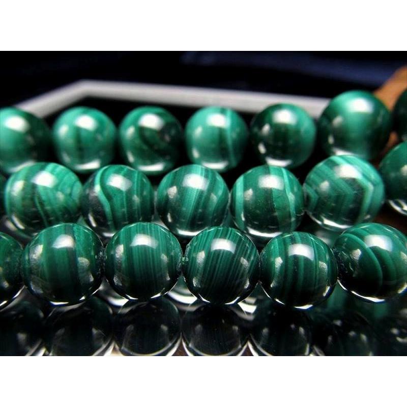 発光する孔雀石 629g