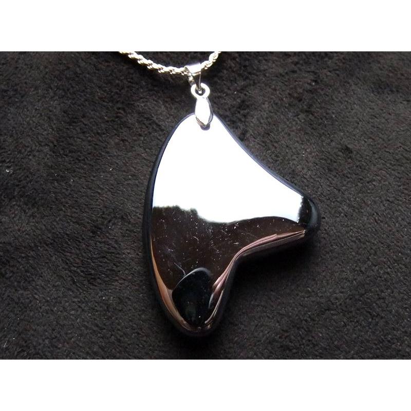 テラヘルツ鉱石 かっさ ハート型 フィン型 ペンダントトップ 縦約41mm 重さ約10g 1個売り つやつや光沢 話題の 高純度 テラヘルツ 鉱石 2026年 | ブランド登録なし | 01