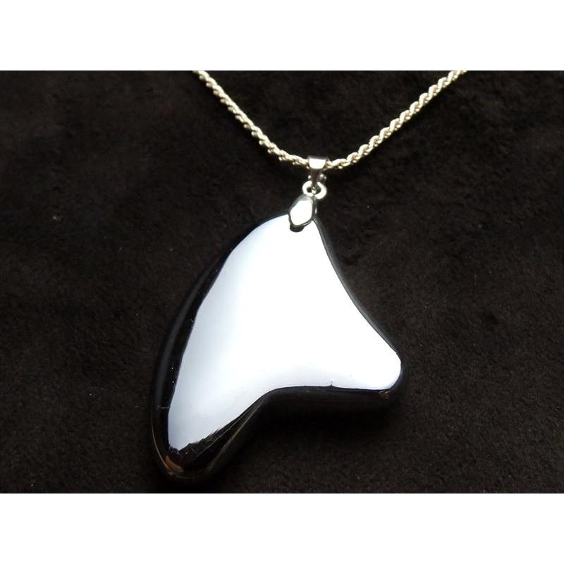 テラヘルツ鉱石 かっさ ハート型 フィン型 ペンダントトップ 縦約41mm 重さ約10g 1個売り つやつや光沢 話題の 高純度 テラヘルツ 鉱石 2026年 | ブランド登録なし | 02