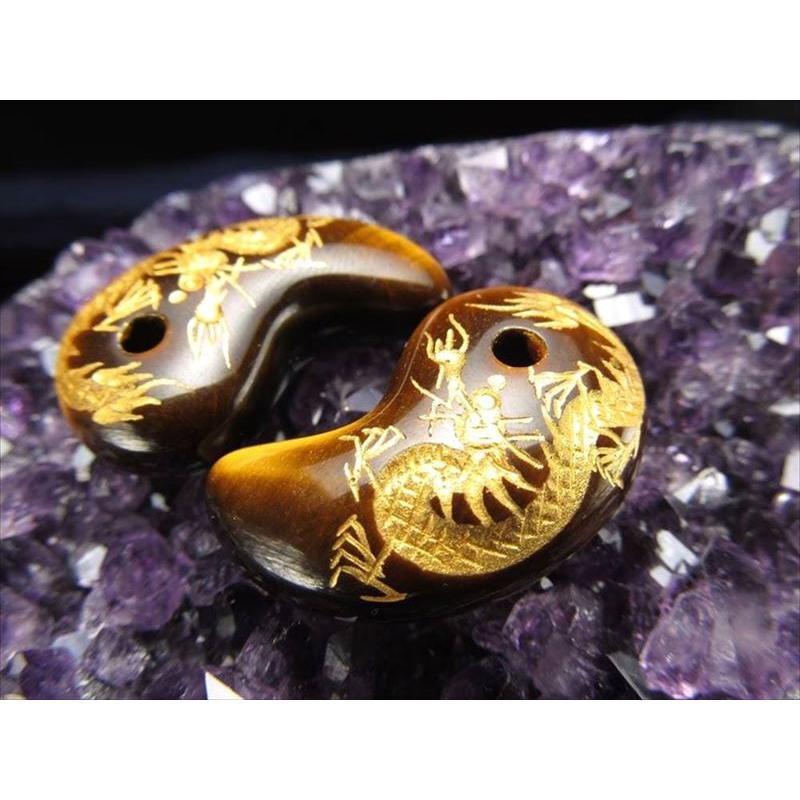 1個売り 金彫り タイガーアイ 勾玉 縦約30mm×横約20mm 龍彫りまがたま