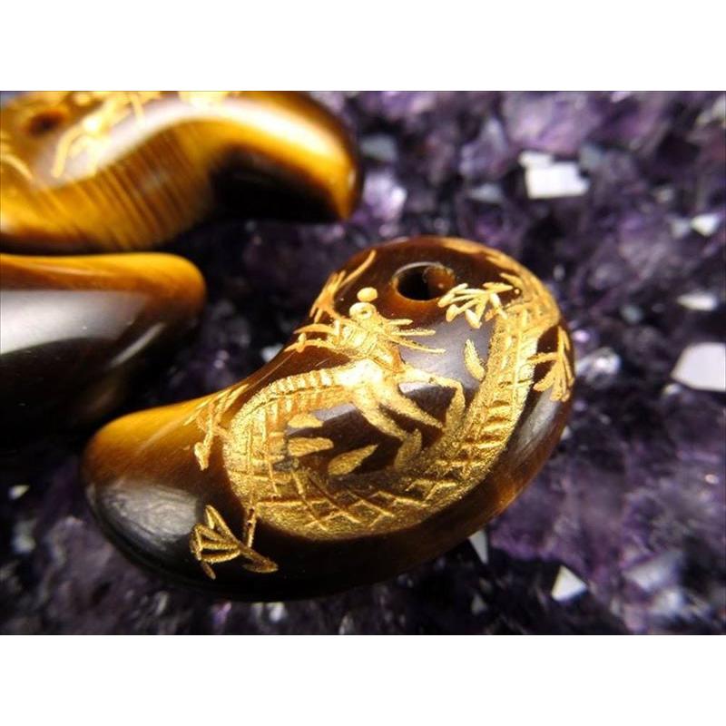 1個売り 金彫り タイガーアイ 勾玉 縦約30mm×横約20mm 龍彫りまがたま