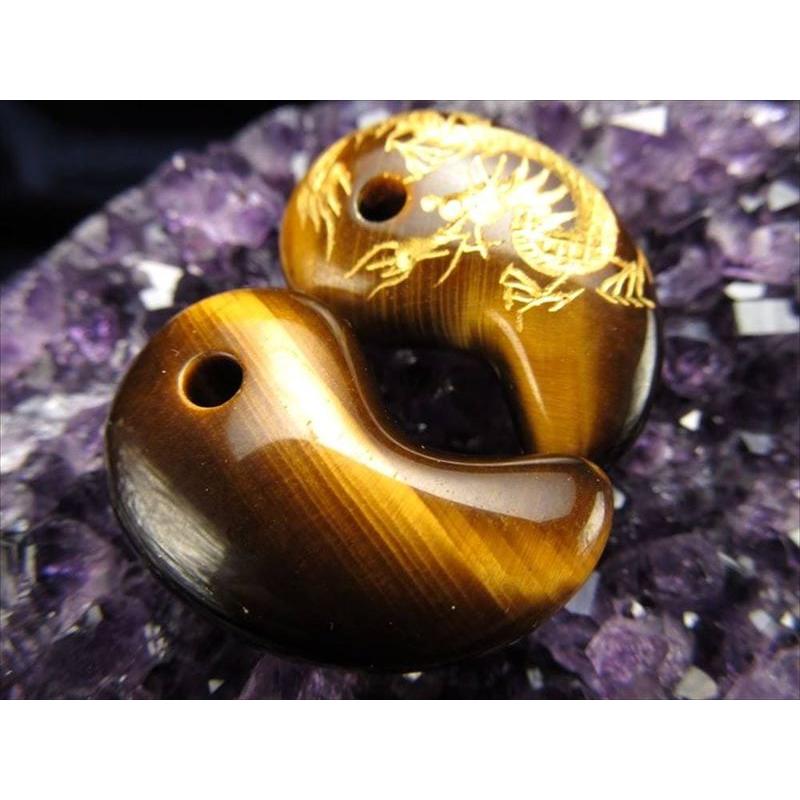 1個売り 金彫り タイガーアイ 勾玉 縦約30mm×横約20mm 龍彫りまがたま