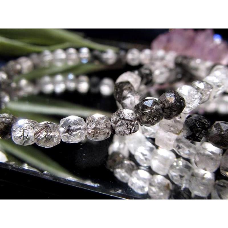 ブラックルチル入り 水晶 キューブカット ブレスレット 幅約4mm-4.5mm