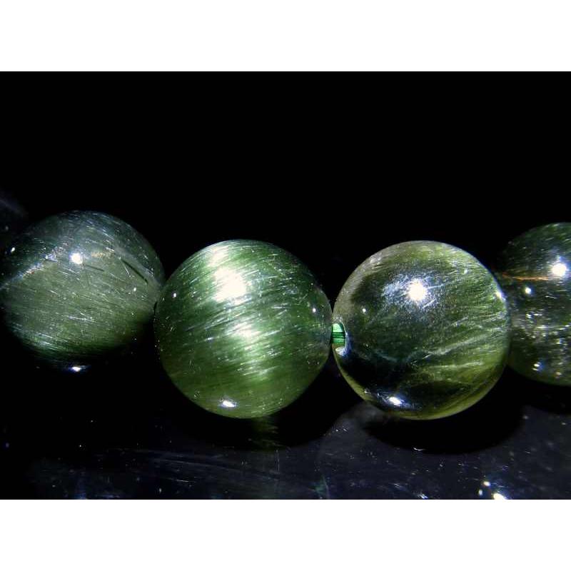 キャッツアイ効果ありのレアルチル グリーンルチルクォーツ