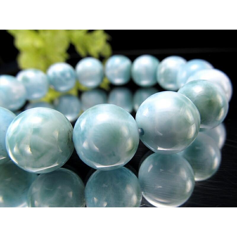 店頭展示中 3A ラリマー ブレスレット 12.5mm-13mm × 16珠 曹灰針石 愛と平和の石 カリブ海の宝石 一点もの ドミニカ共和国産 パワーストーンの画像