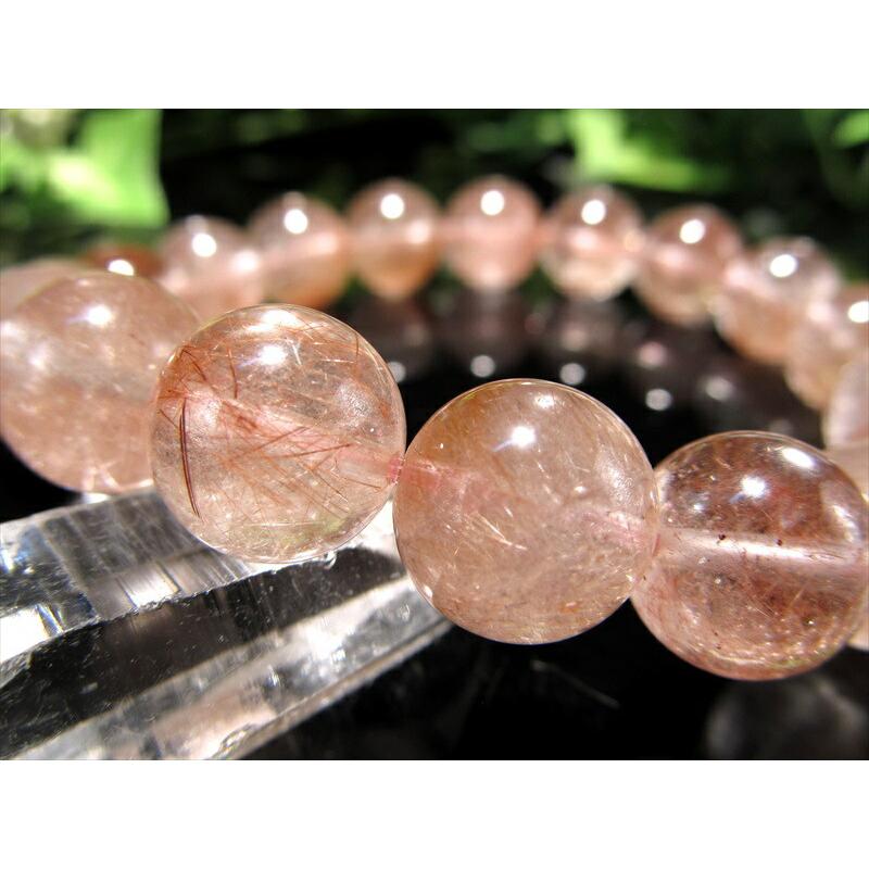 ふんわり優しいピンクカラー ピンク ラビットファー クォーツ サゲニティック クォーツ ブレスレット 11mm-11.5mm×18珠 内に眠る才能を開花させる石 一点物の画像