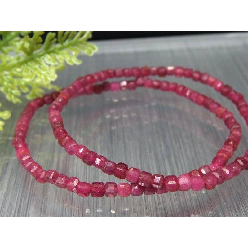 ルビー キューブカット ブレスレット 約3mm前後 勝利と情熱を象徴する