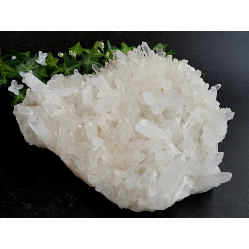 店頭展示中 大地が育んだ光の宇宙 水晶 クラスター 専用木製台座付 最大幅約240mm 重さ5156g 最高級 浄化 清らかな力をもつ全能の石 一点物 四川省産の画像